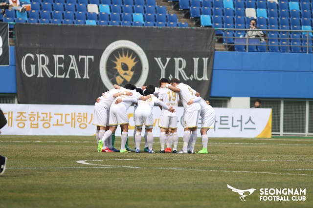 [Ʈ]FC, FCȾ翡 0-2 й 